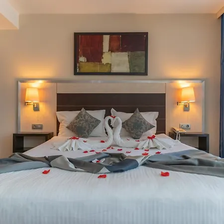 ホテル Lazz By Ketenci イズミル