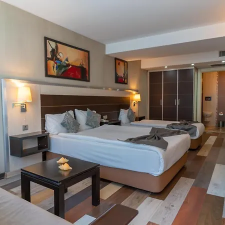 ホテル Lazz By Ketenci イズミル